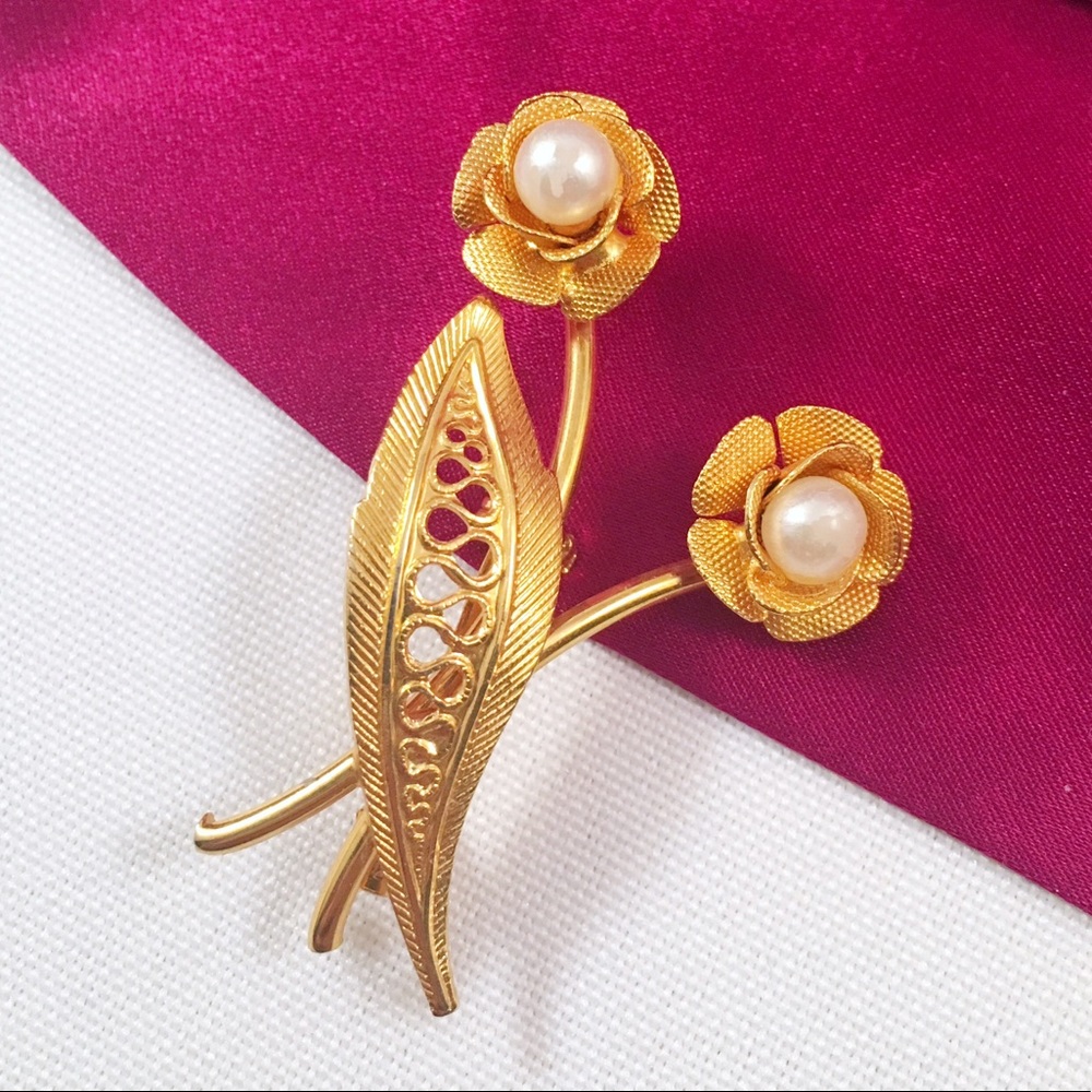VINTAGE Flower Pearl Brooch